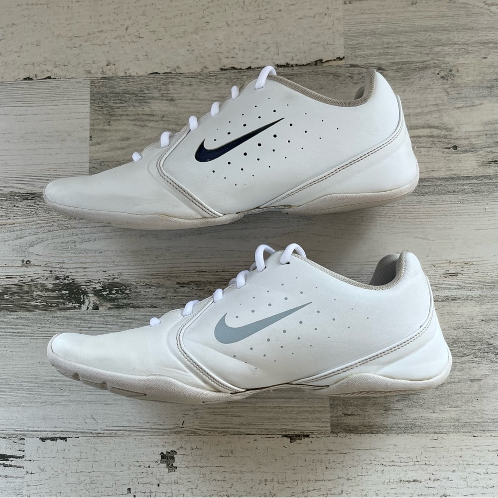 Nike Women’s Sport Lace up Cheer Shoes Size 10.5 Man Made Materials - Picture 6 of 9